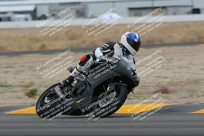 media/Jan-14-2023-SoCal Trackdays (Sat) [[497694156f]]/Turn 4 Set 2 (1030am)/